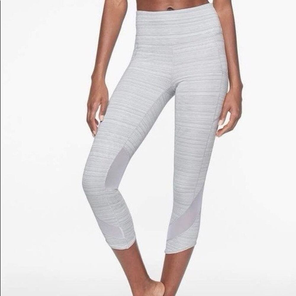 Athleta XS Women High Rise Jacquard Mesh Chat To Town Capri Leggings Light Gray